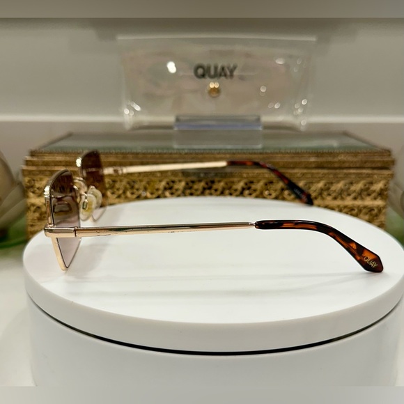 Quay - TTYL - Sleek Gold-Toned Square Sunglasses & Soft Snap-Close Case - VGUC - Picture 7 of 17